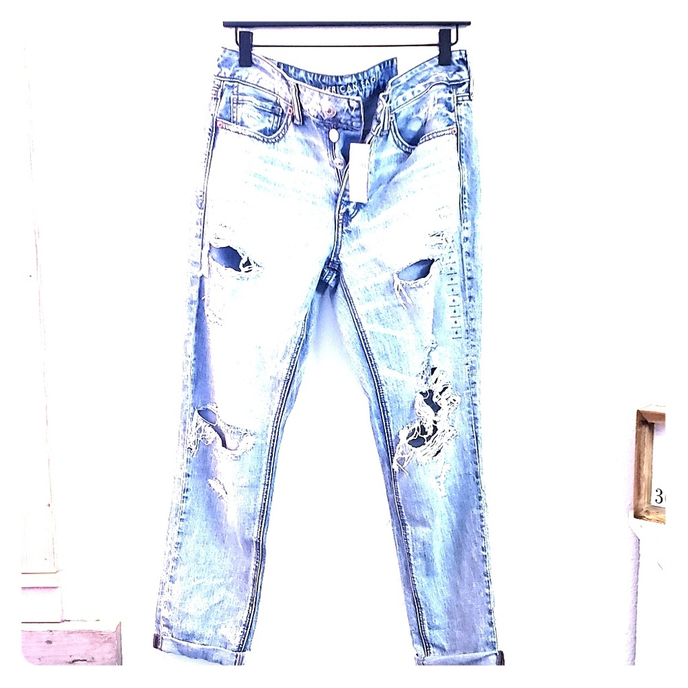 NWT AE light vintage destroyed tomgirl Jean's